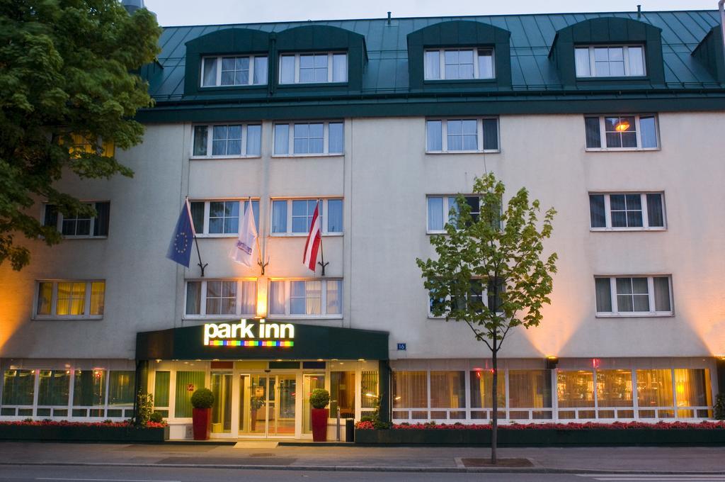 Park Inn By Radisson Uno City Виена Екстериор снимка